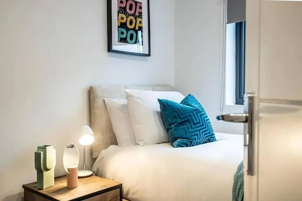 Charming 2 Bedroom Flat I Next To Brighton Station